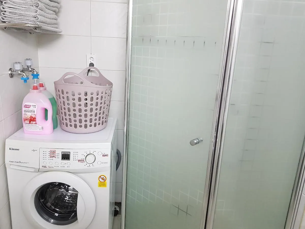 Hongdae Residence - 1Min From Hongik Uni Station Exit #1 Seoul 0*,