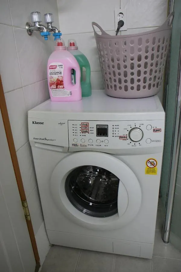 Apartment Hongdae Residence - 1Min From Hongik Uni Station Exit #1 Seoul South Korea