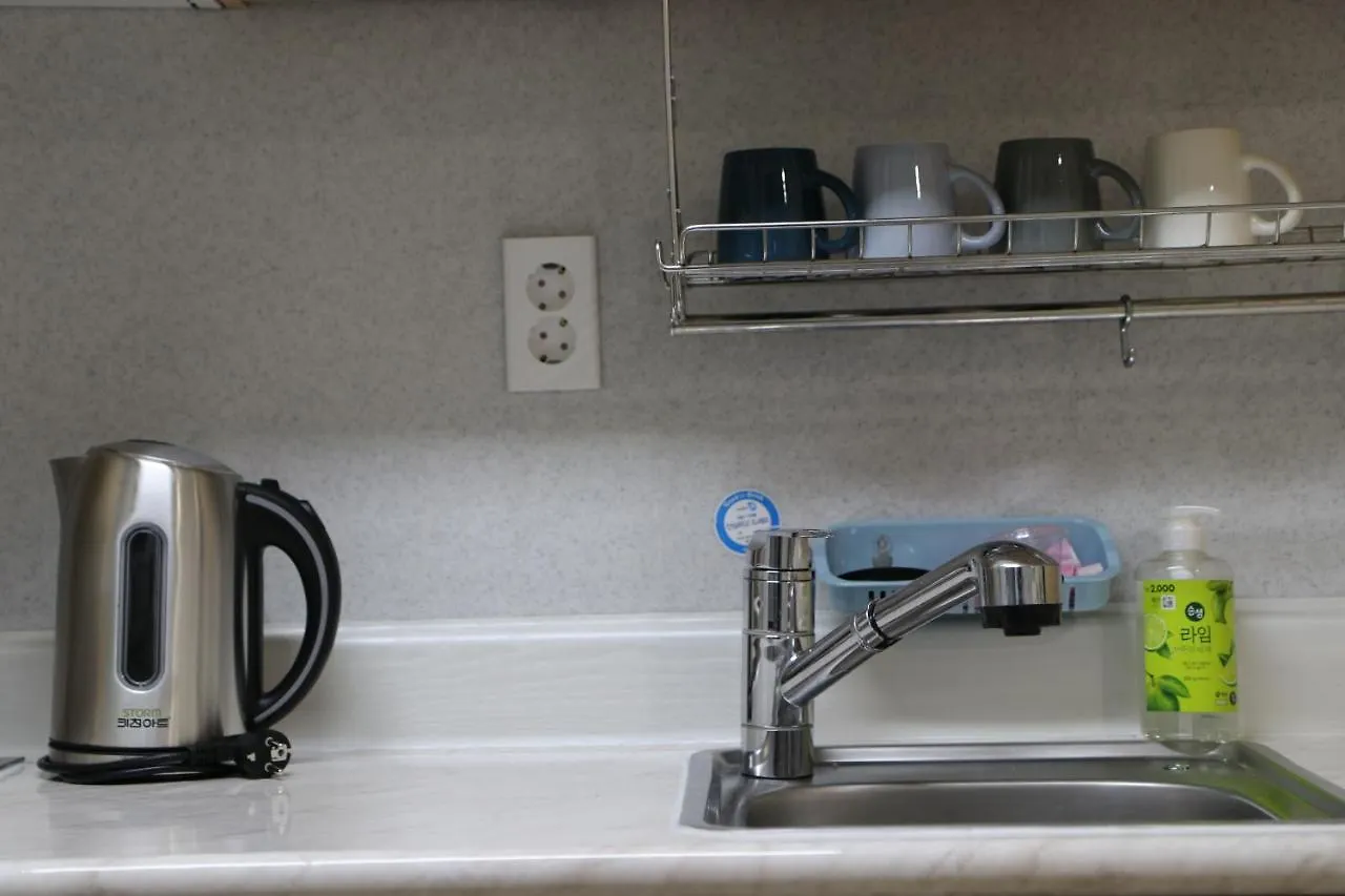 Apartment Hongdae Residence - 1Min From Hongik Uni Station Exit #1 Seoul